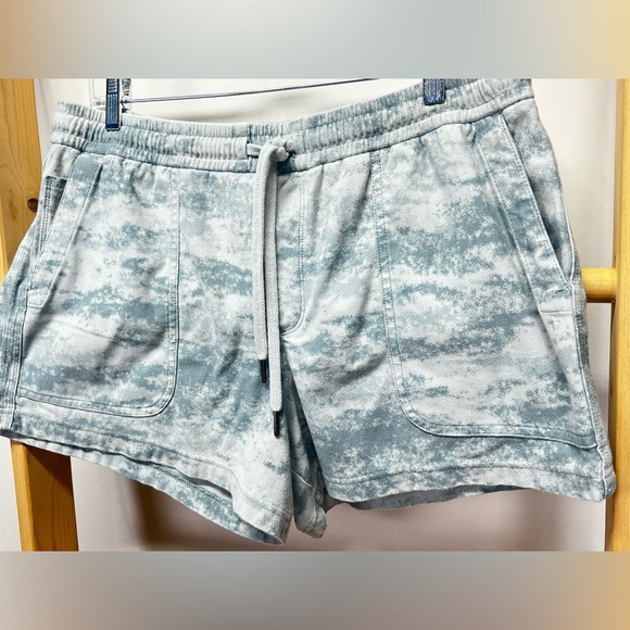 ATHLETA Blue and white Fog Camo FARALLON shorts size XL - Picture 5 of 14